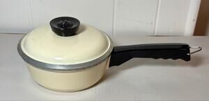 Vintage 1970s Club Aluminum 1.5QT Saucepan Cream Almond w/ Original Lid